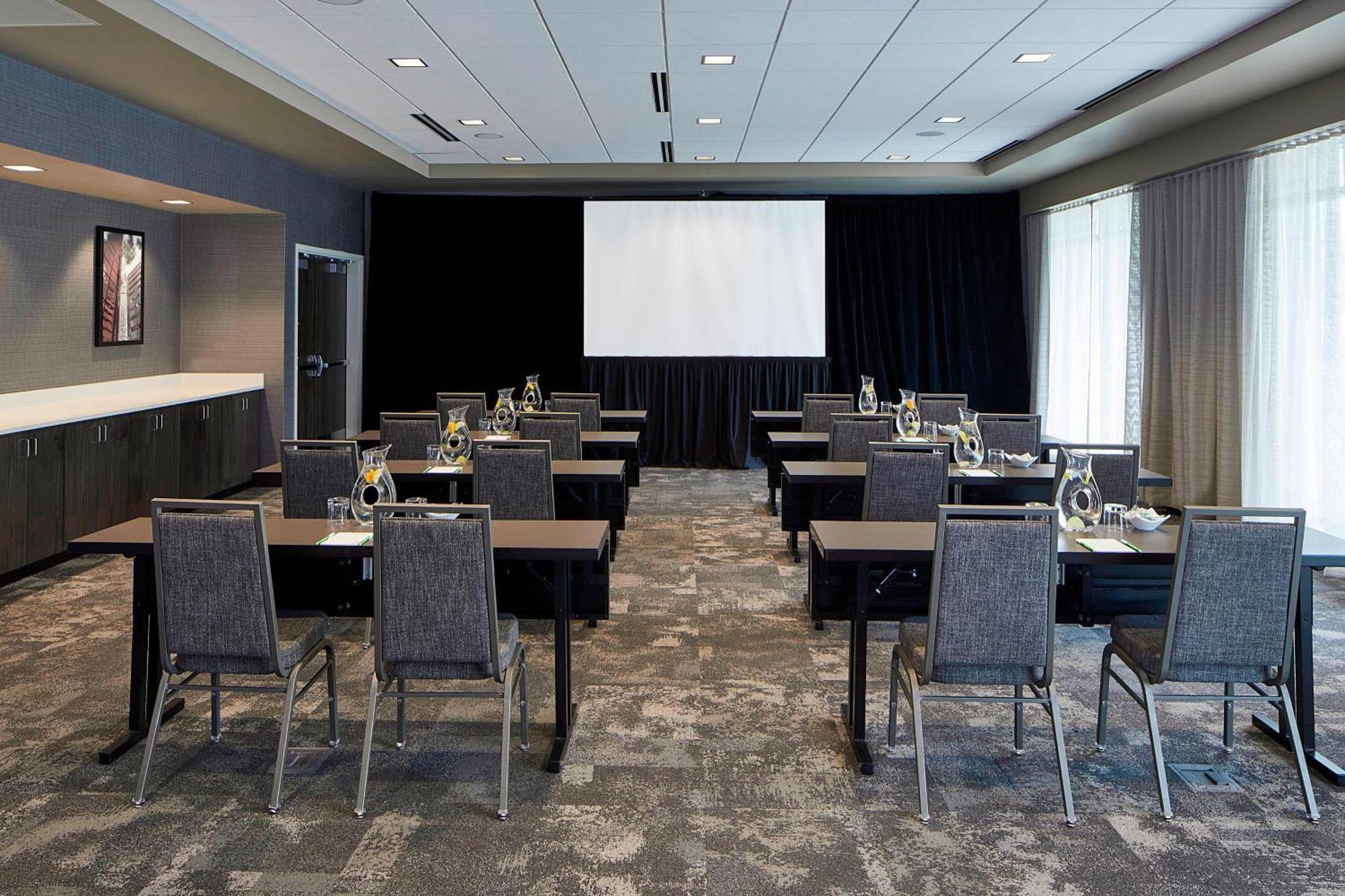 Courtyard By Marriott Minneapolis West Saint Louis Park Exterior foto